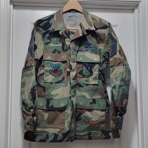 VTG US Military Air Force Woodland Camo Field Jacket w/ 7 Patches Mens M Regular
